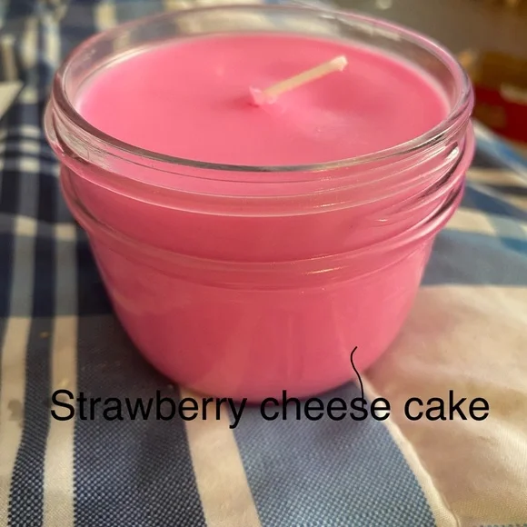 Handmade strawberry cheese cake candle - Picture 1 of 1